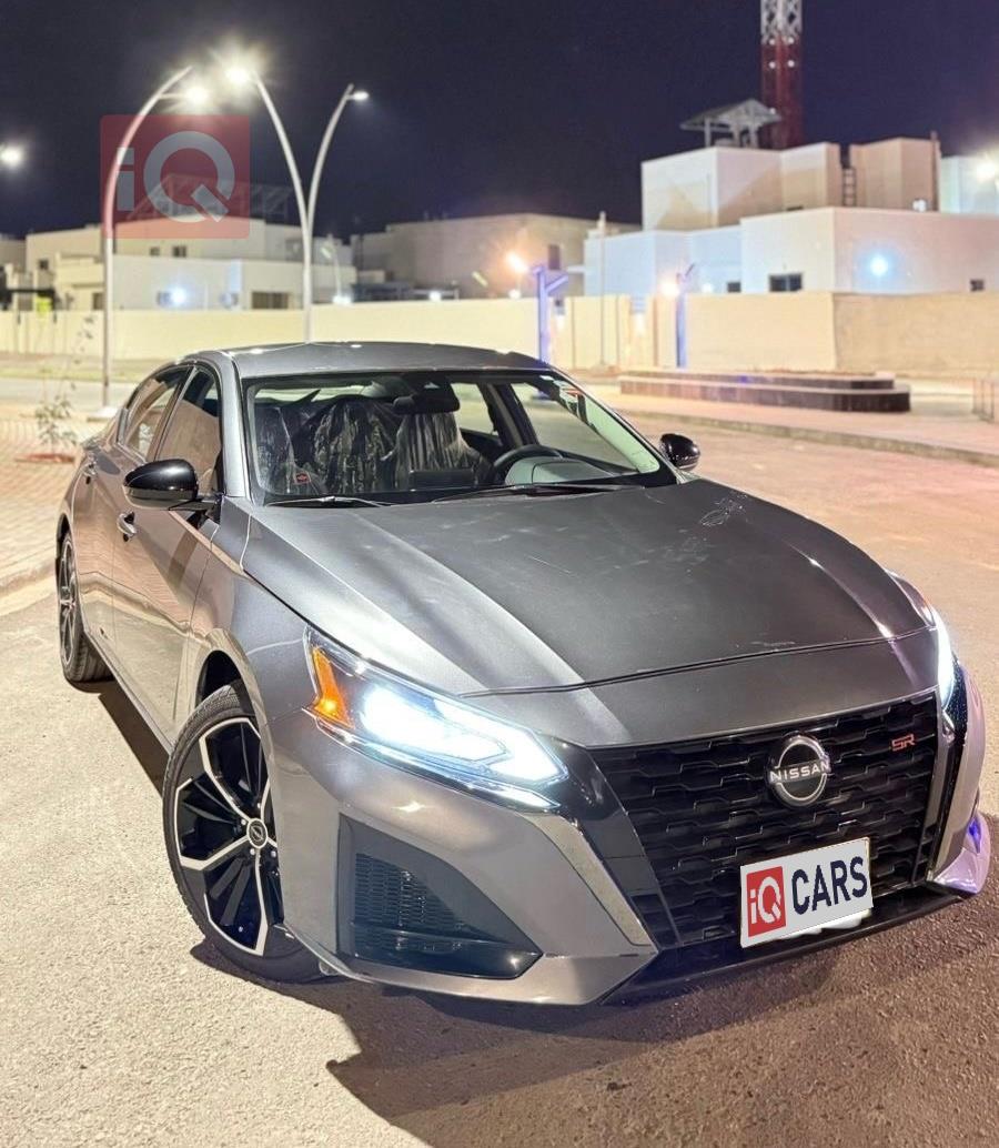 نيسان ألتيما